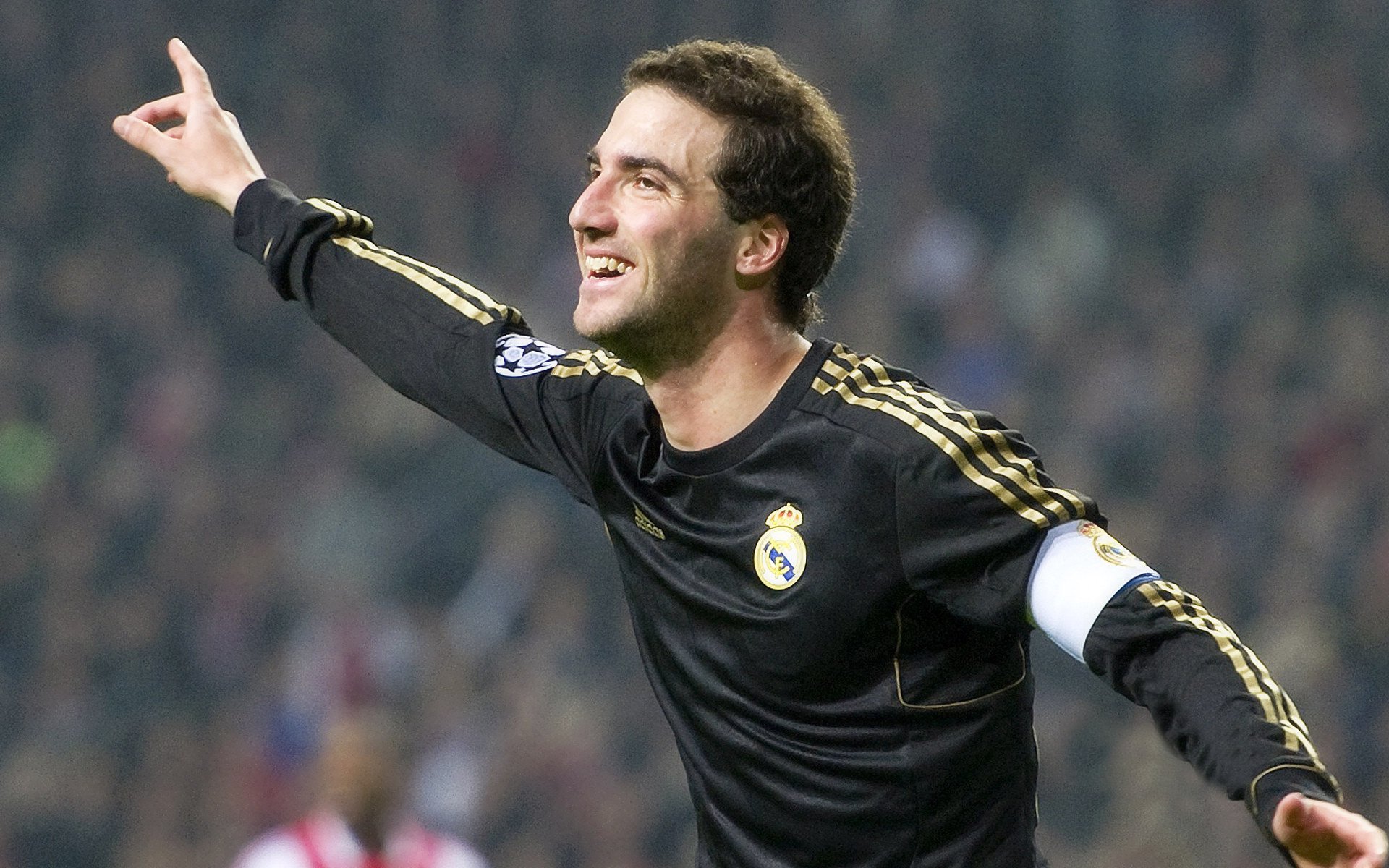 “意甲明星闪耀：年轻新秀引领球队奋勇争冠”，意甲 球星